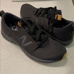 new balance black mens sneakers never worn